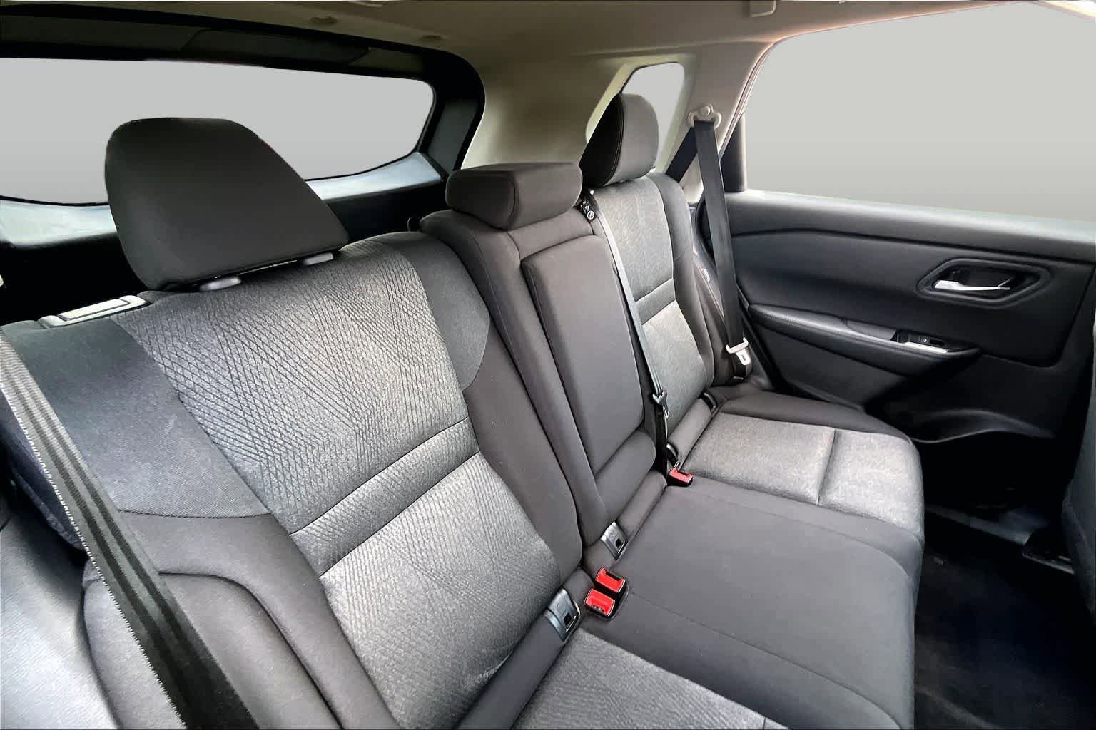 Used 2025 Nissan Rogue SV FWD image 19