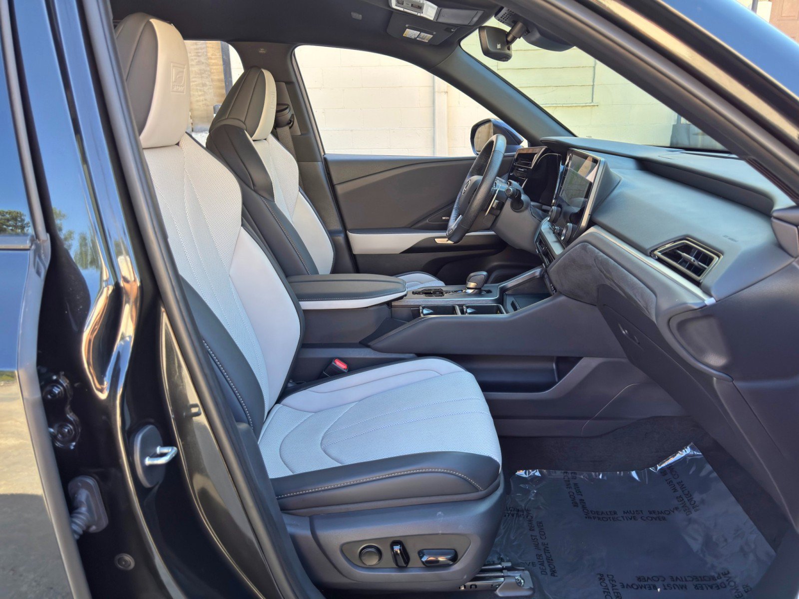 Used 2025 Lexus TX 500h AWD w/ Technology Package image 15