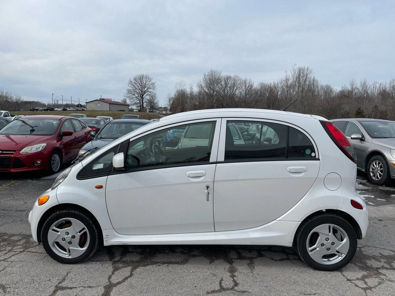 Used 2012 Mitsubishi i ES image 3