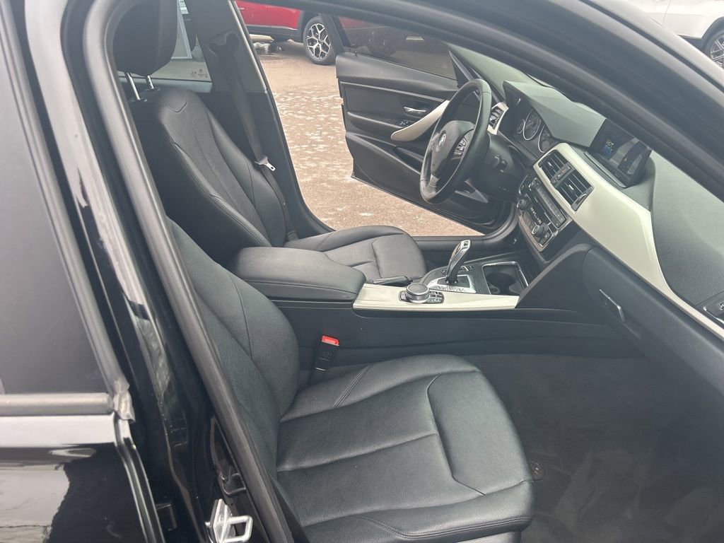 Used 2017 BMW 320i xDrive Sedan image 17