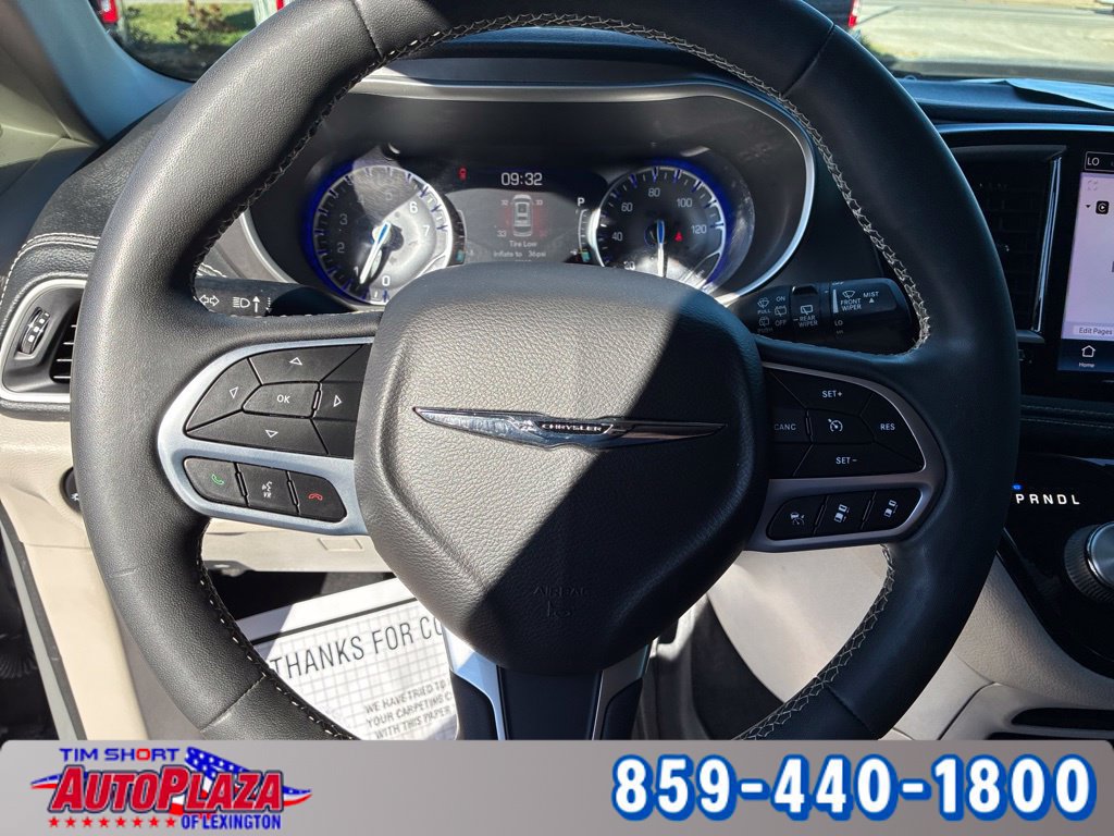 Used 2022 Chrysler Pacifica Touring-L FWD image 26