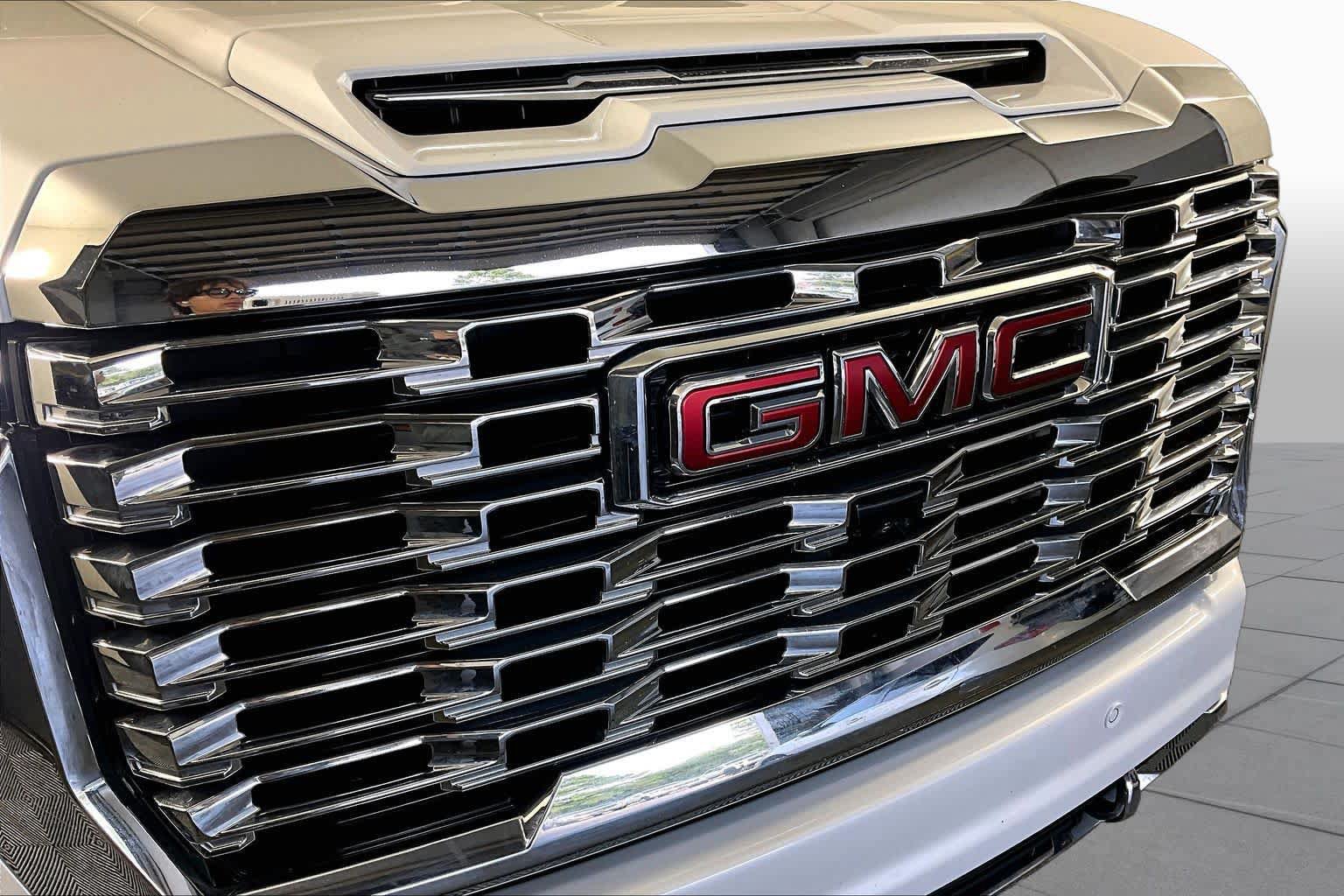 Used 2024 GMC Sierra 2500 Denali w/ Denali Reserve Package AWD/4WD image 29