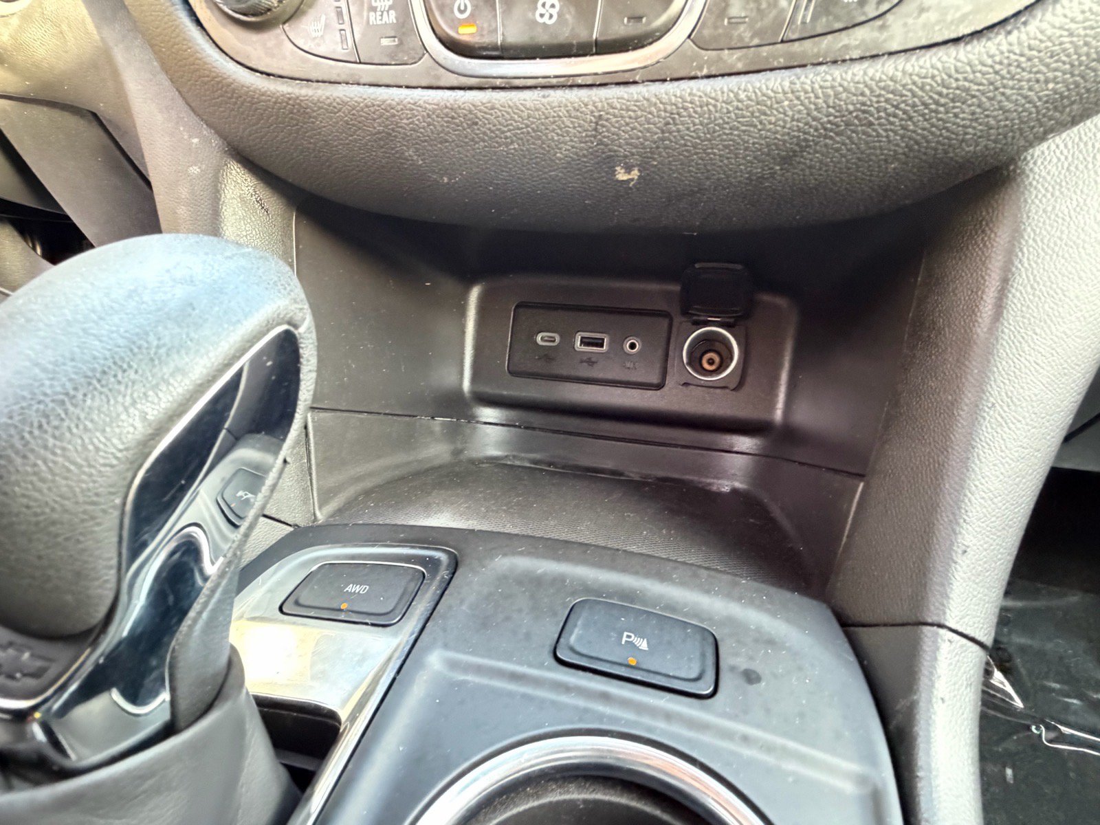 Used 2024 Chevrolet Equinox LT AWD/4WD image 32