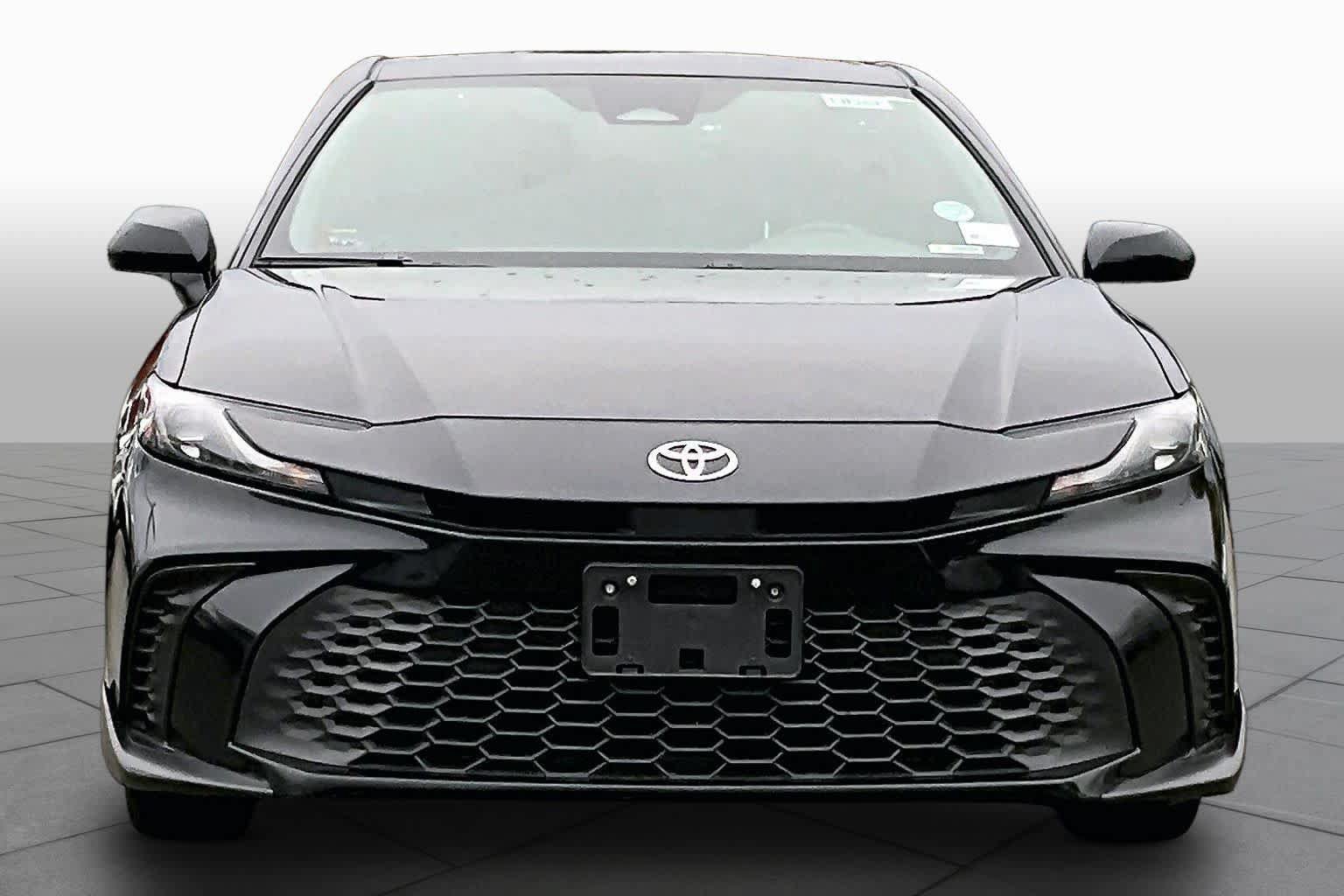 Used 2025 Toyota Camry SE AWD/4WD image 4