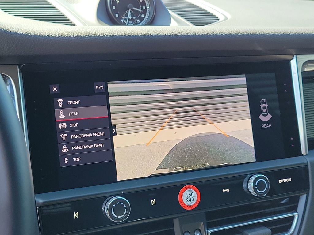 Certified 2025 Porsche Macan image 32