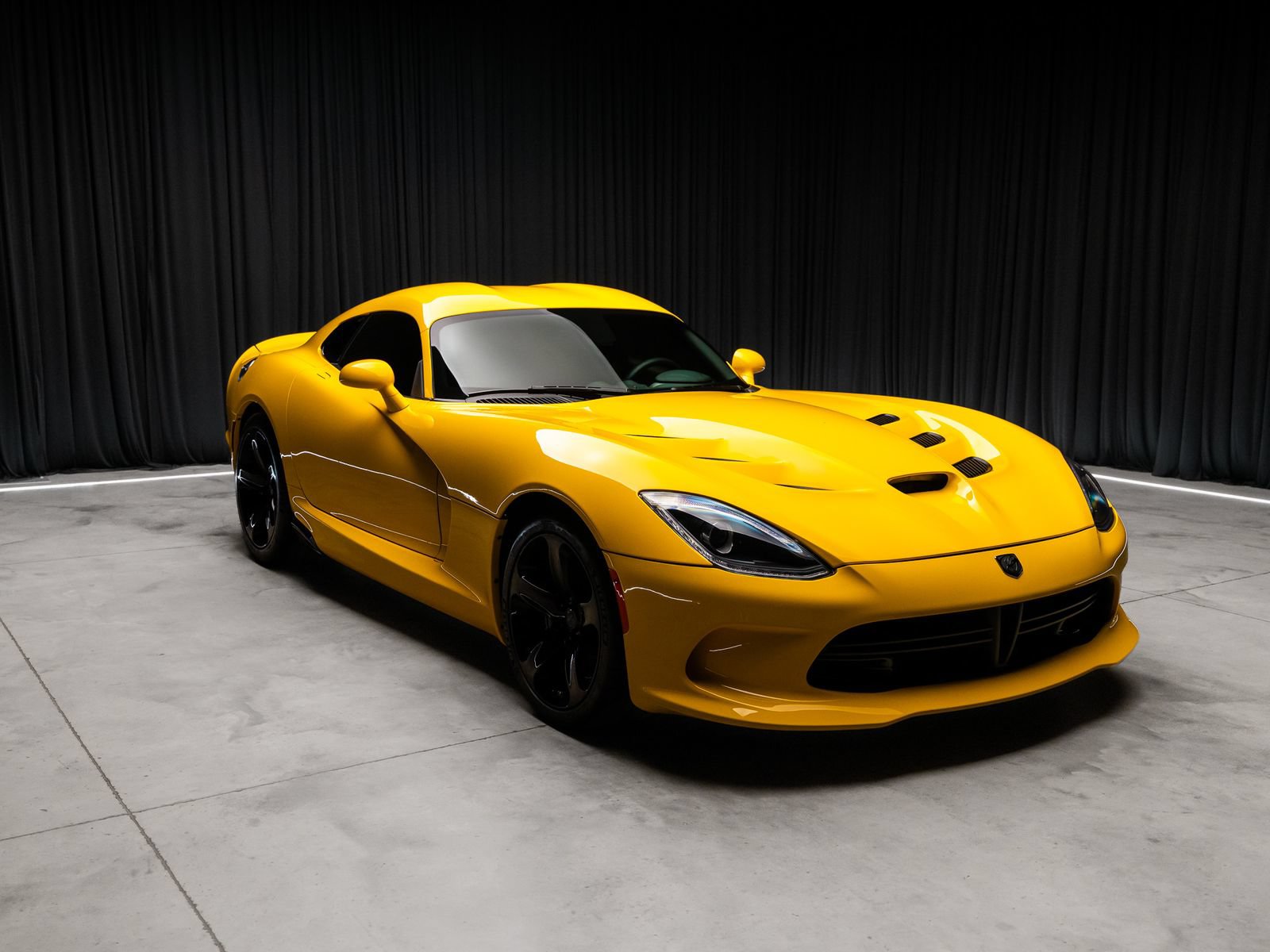 Used 2014 SRT Viper SRT-10 w/ Grand Touring Package RWD image 15