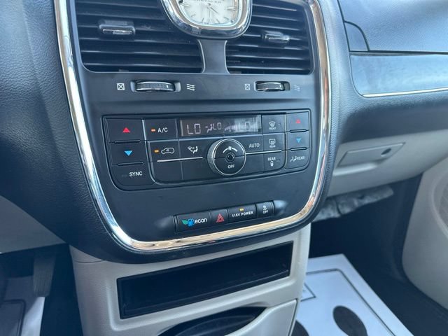 Used 2015 Chrysler Town & Country Touring FWD image 38
