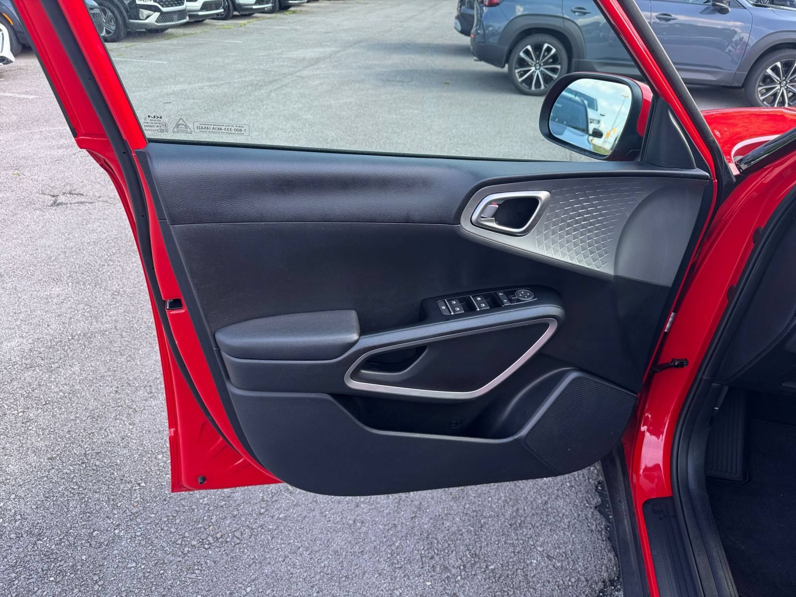 Used 2025 Kia Soul LX w/ LX Technology Package FWD image 18