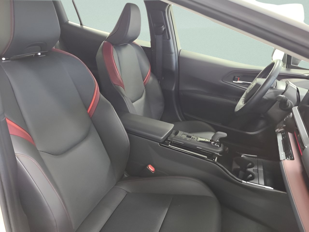 Used 2024 Toyota Prius Prime FWD image 11