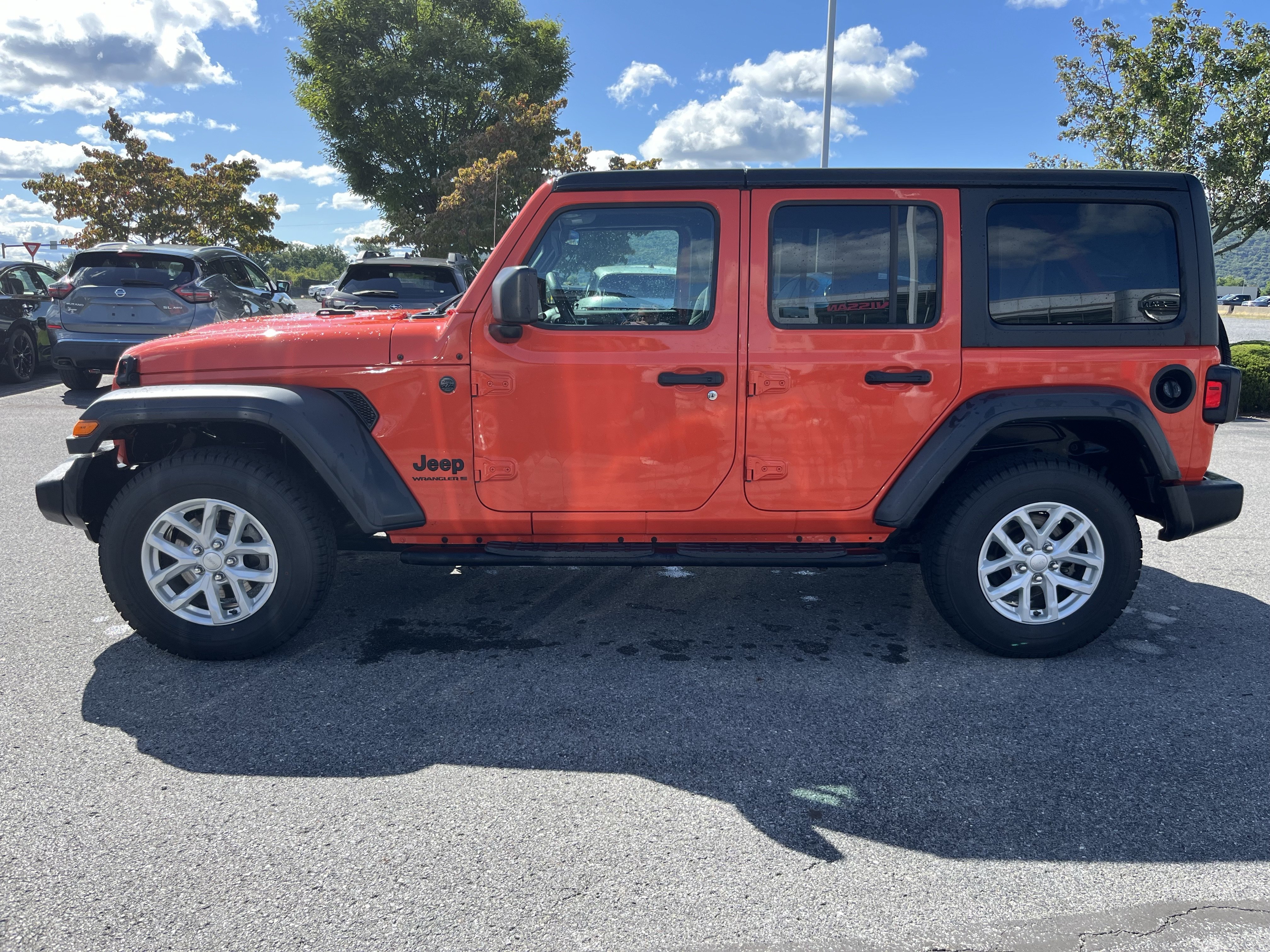Used 2023 Jeep Wrangler Unlimited Sport AWD/4WD image 15
