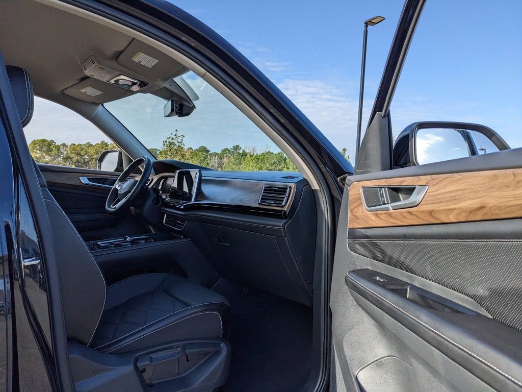 Used 2024 Volkswagen Atlas SE image 39