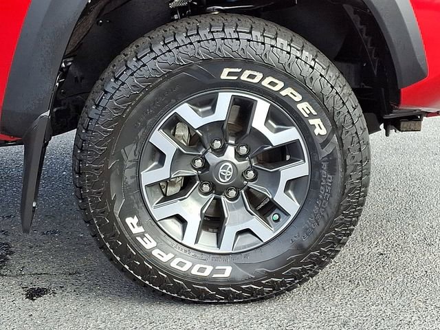 Used 2018 Toyota Tacoma TRD Off-Road AWD/4WD image 11