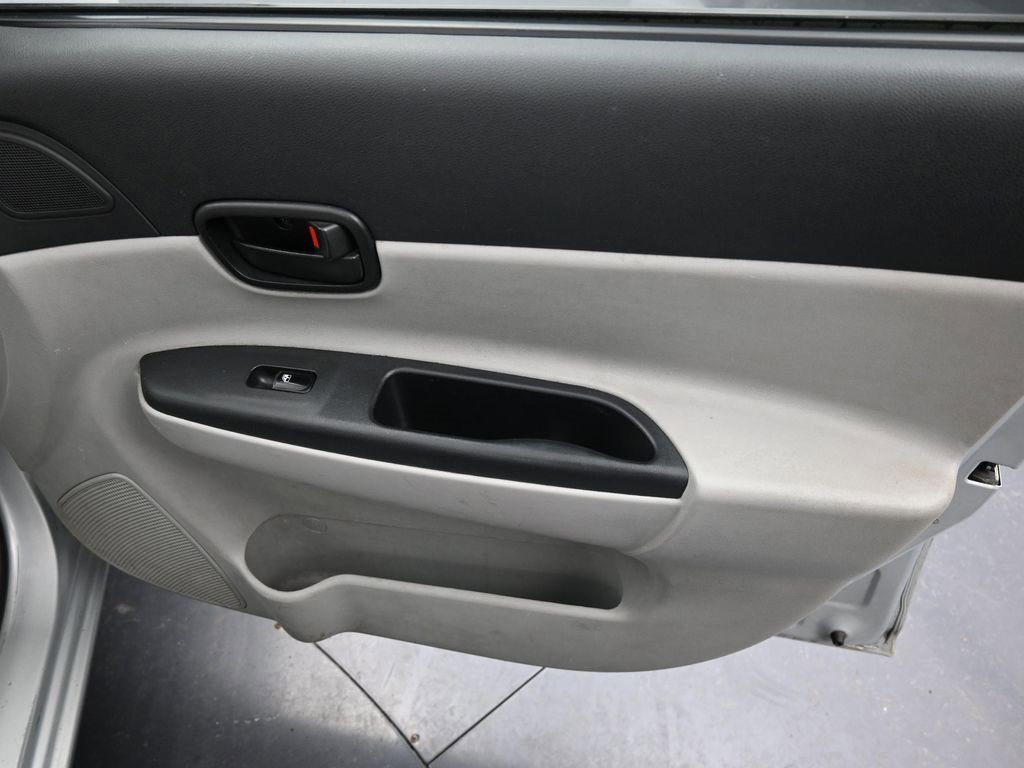 Used 2010 Hyundai Accent GLS w/ Premium Pkg 4 image 28