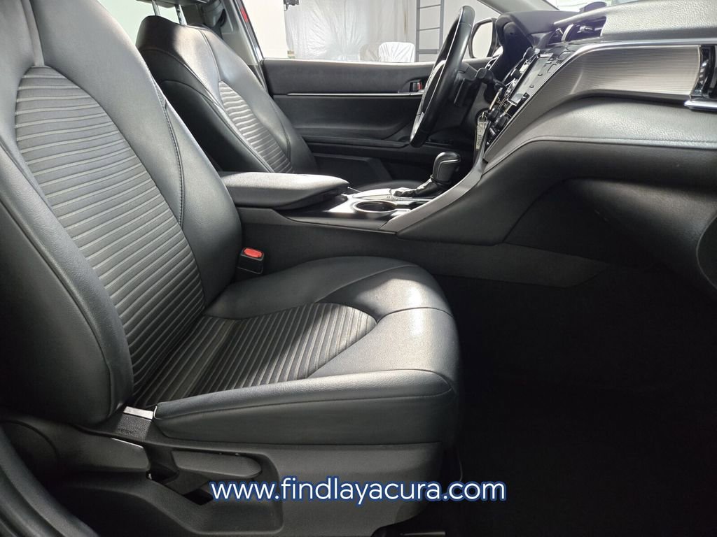 Used 2018 Toyota Camry SE image 18