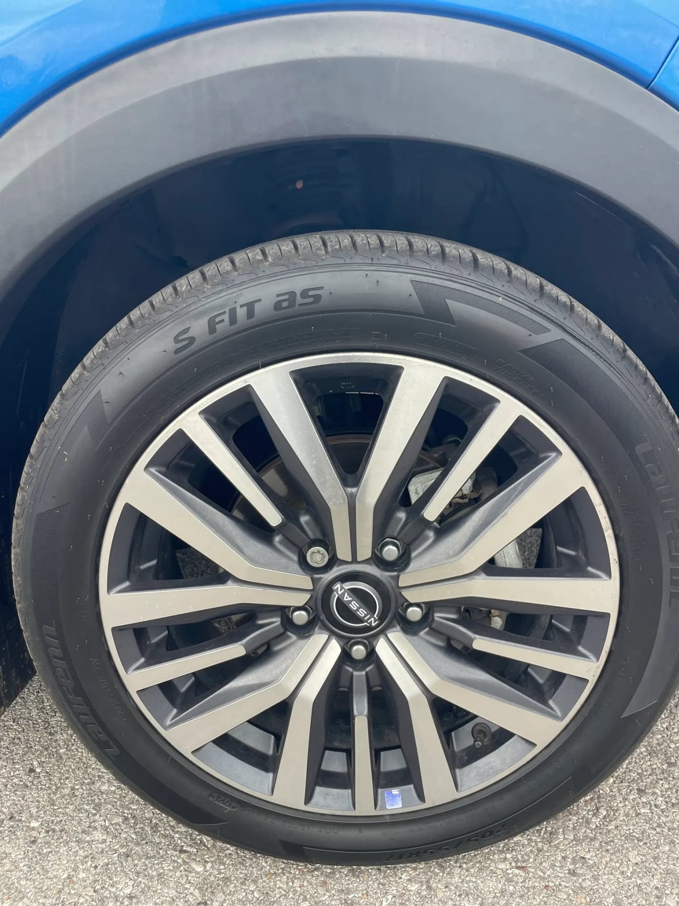 Used 2023 Nissan Kicks SR w/ SR Premium Package FWD image 5