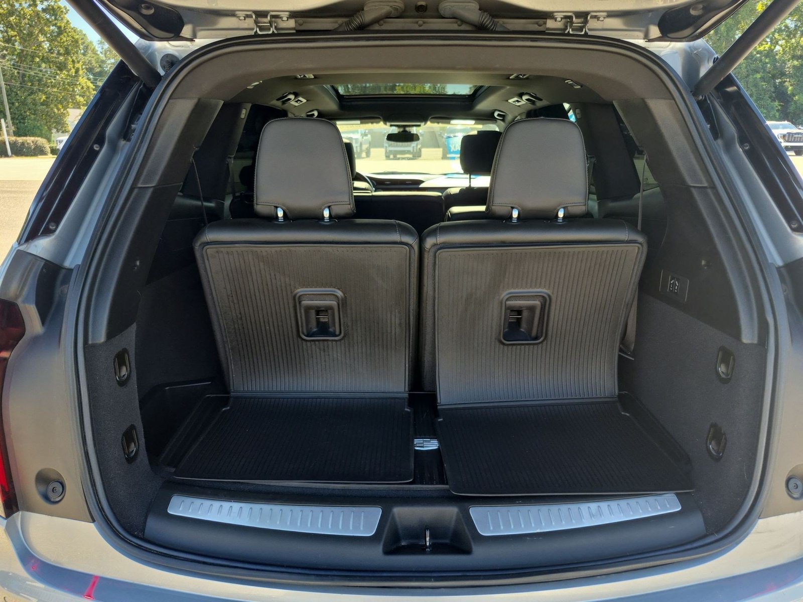 Certified 2024 Cadillac XT6 Luxury w/ LPO, Floor Liner Package AWD/4WD image 27