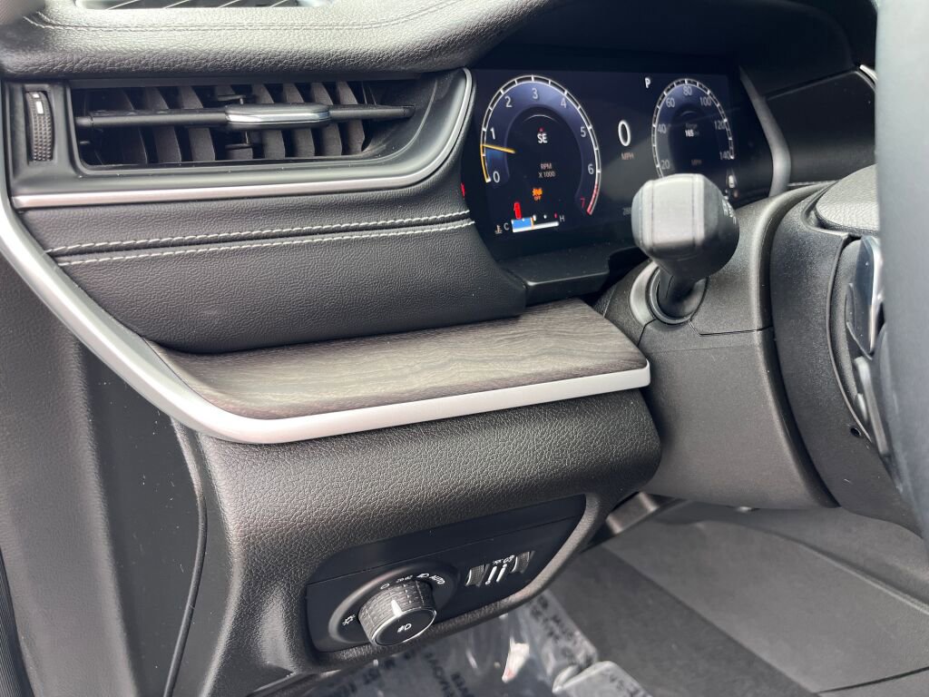 Used 2023 Jeep Grand Cherokee Limited image 12