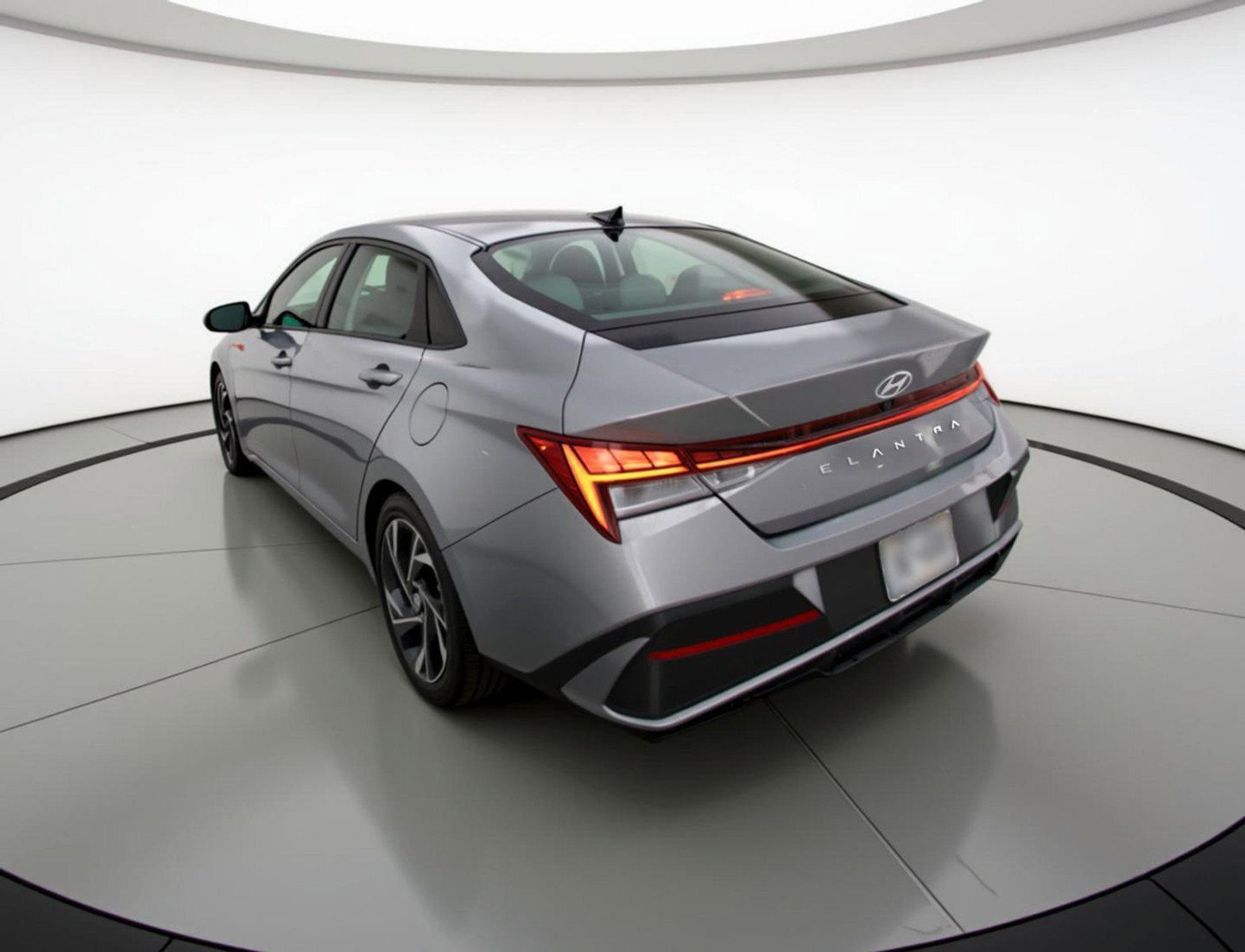 Used 2025 Hyundai Elantra Limited image 6