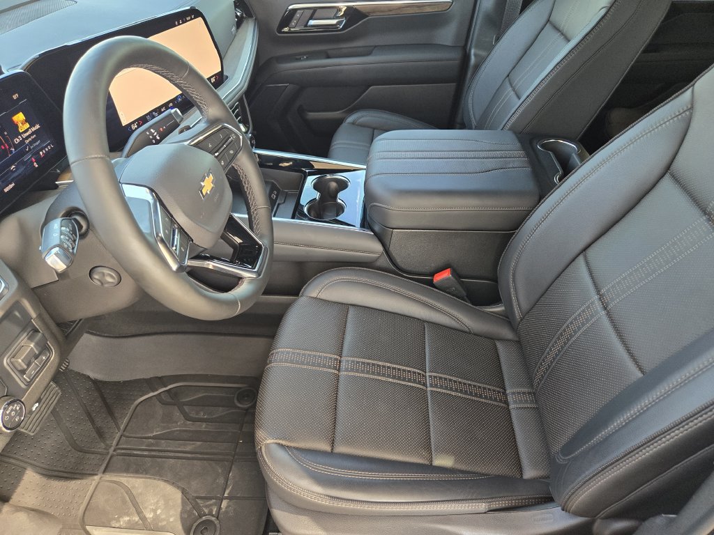 Certified 2025 Chevrolet Suburban High Country AWD/4WD image 13