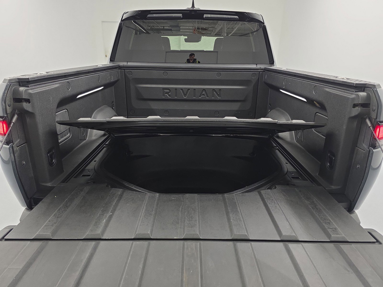 Used 2022 Rivian R1T Adventure image 15