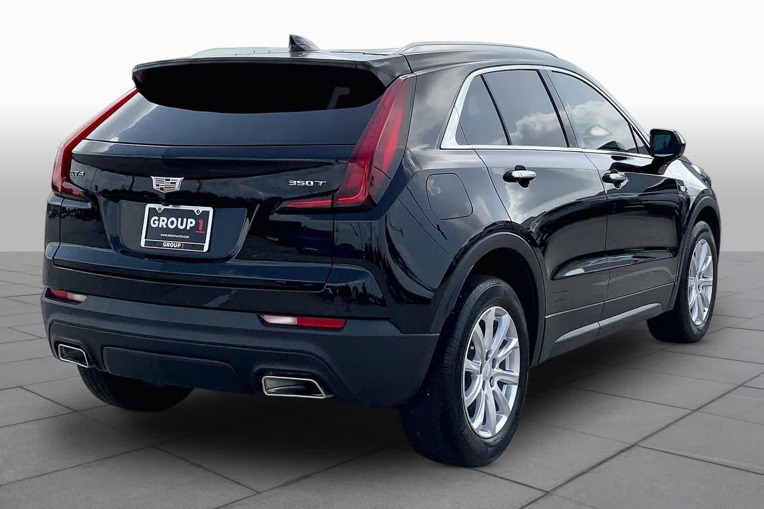 Used 2023 Cadillac XT4 Luxury w/ Cold Weather Package FWD image 24