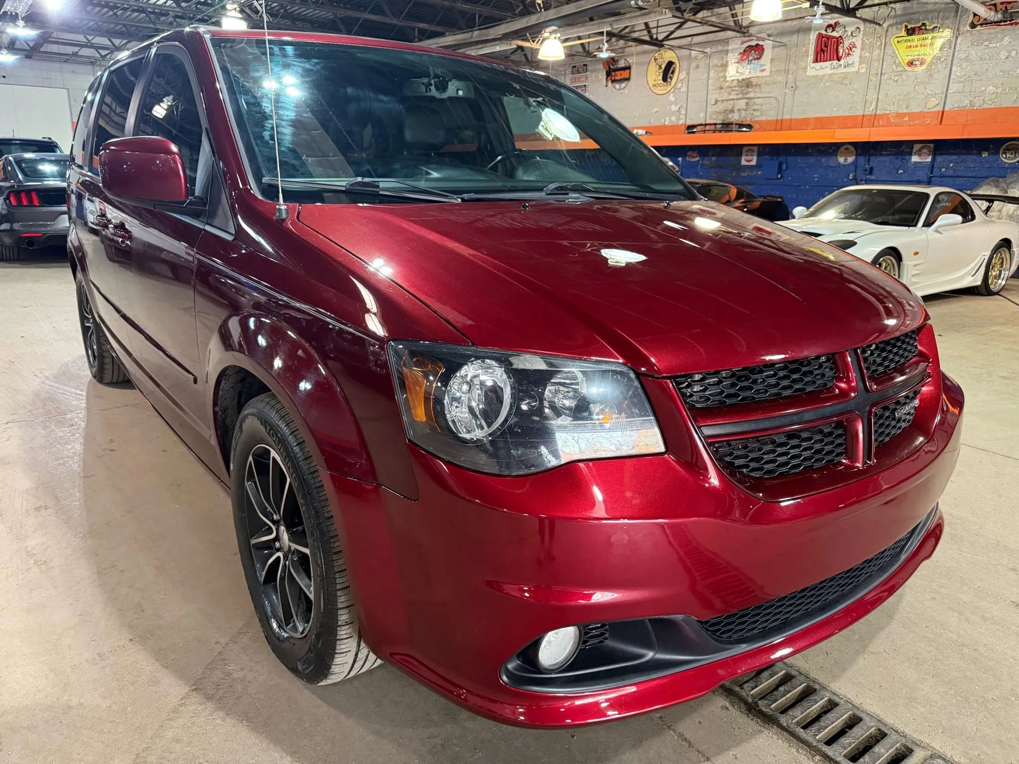 Used 2017 Dodge Grand Caravan GT image 3