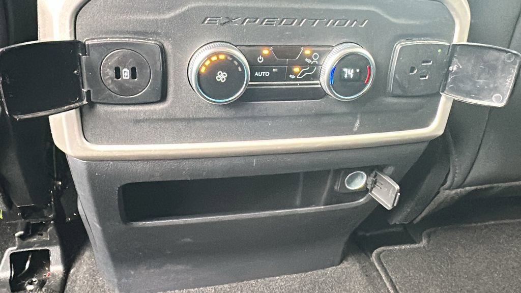Used 2024 Ford Expedition XLT image 27