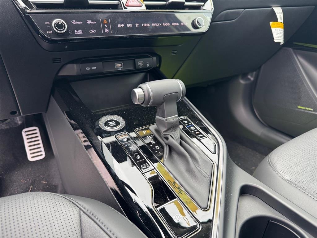 New 2025 Kia Niro SX Touring image 16