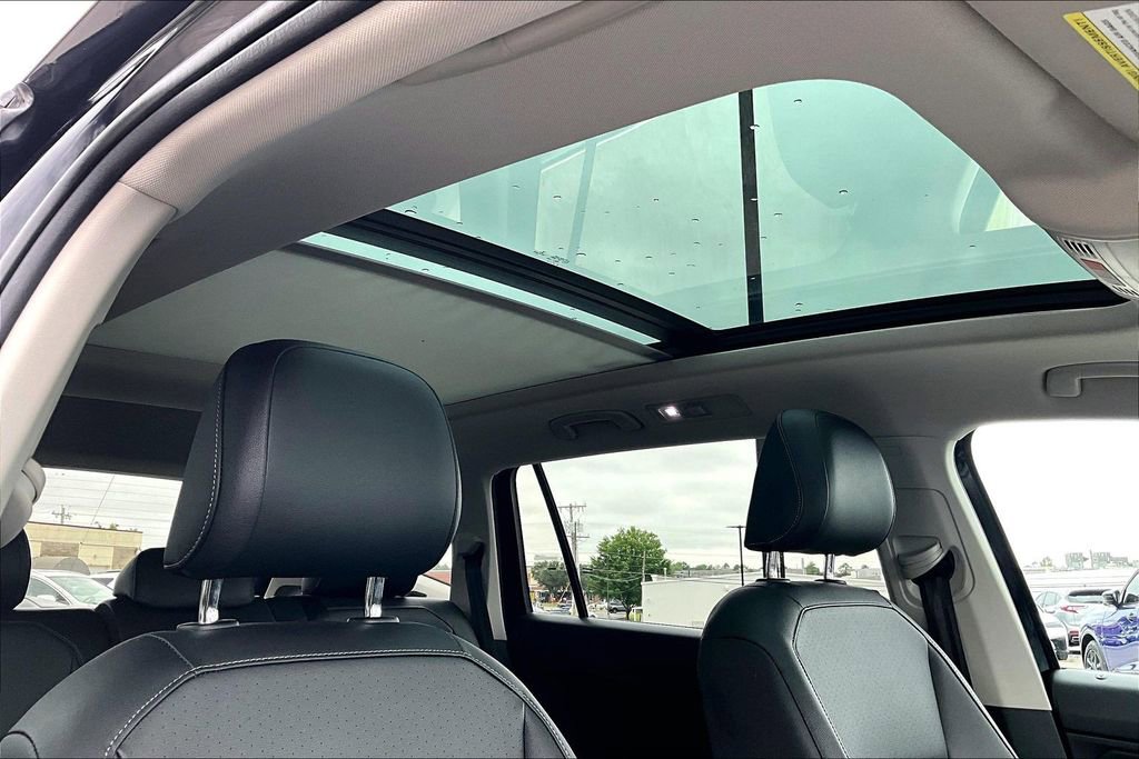 Used 2018 Volkswagen Tiguan SEL AWD/4WD image 21