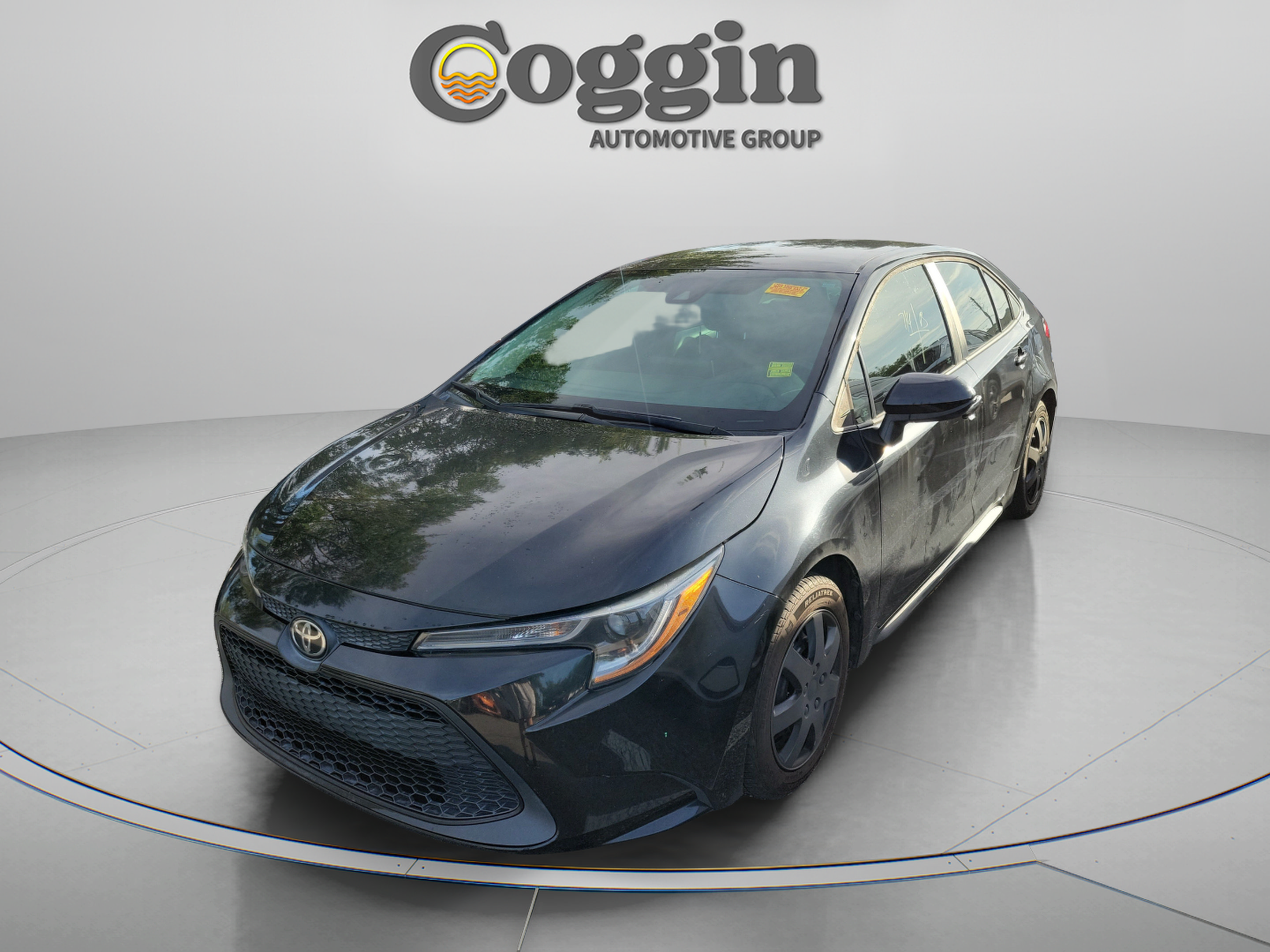 Used 2021 Toyota Corolla LE FWD image 2