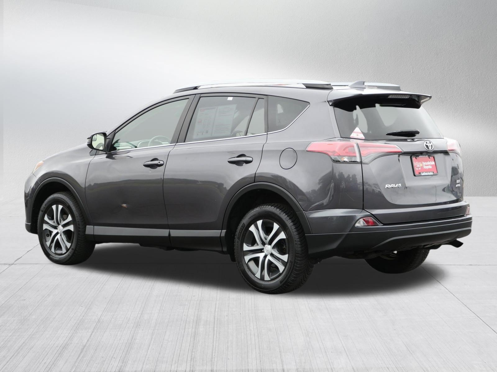 Used 2018 Toyota RAV4 LE w/ Carpet Mat Package AWD/4WD image 5