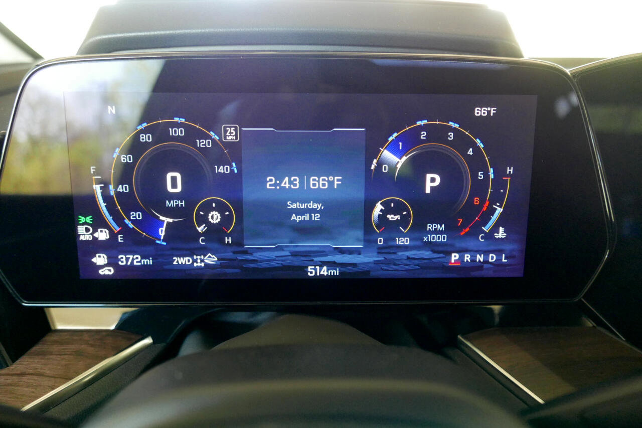 Used 2025 Chevrolet Suburban High Country image 13