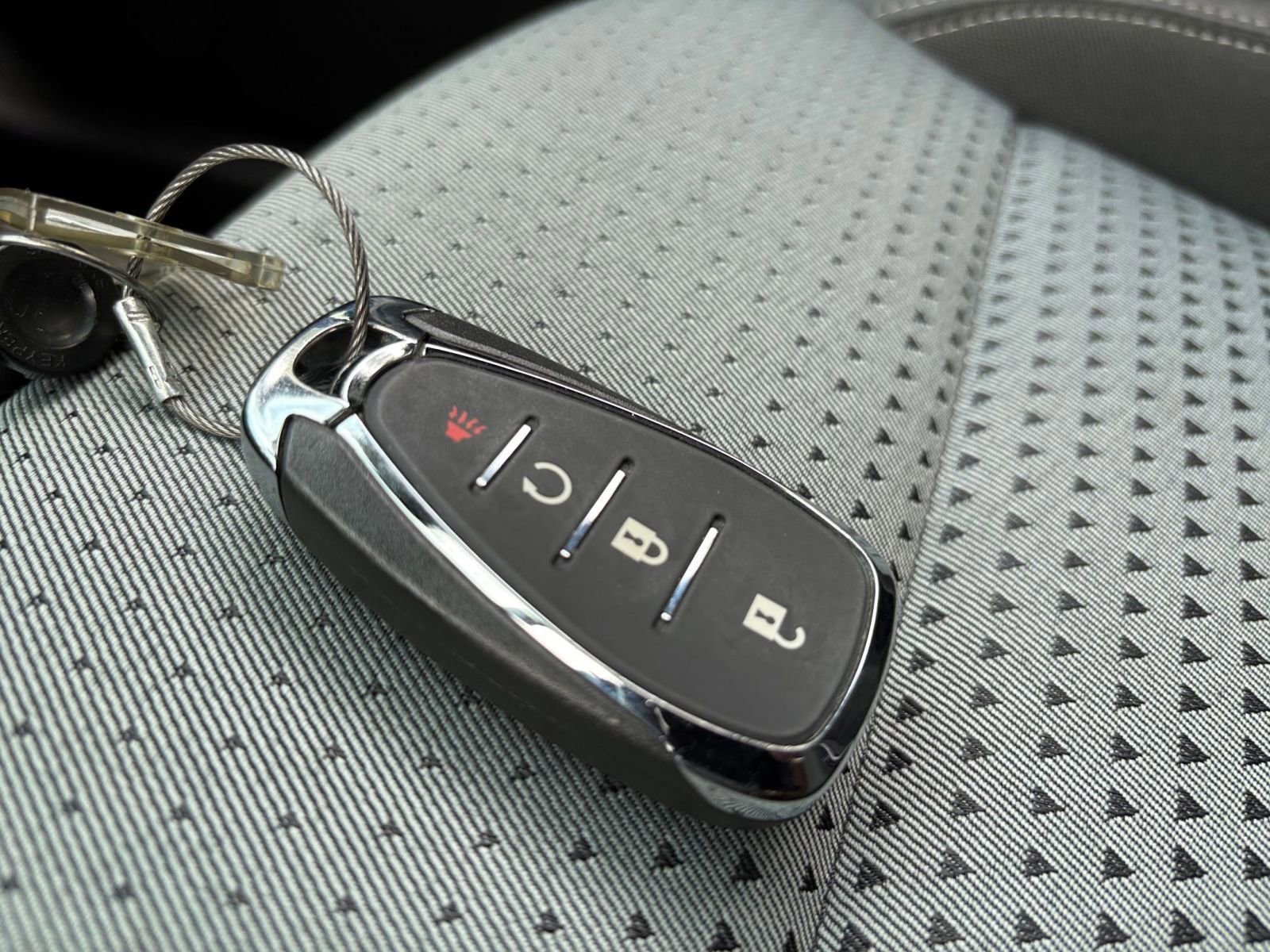 Used 2025 Chevrolet Trax LT FWD image 18