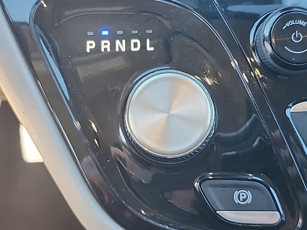 Used 2024 Chrysler Pacifica Touring-L image 9