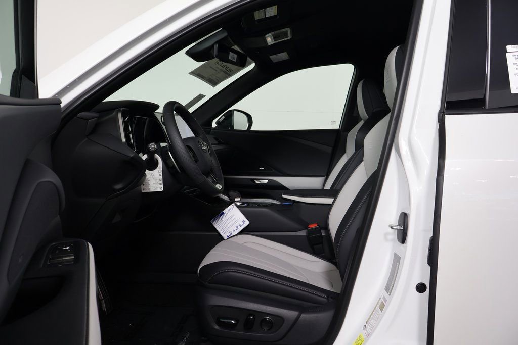 New 2026 Lexus TX 500h AWD image 5