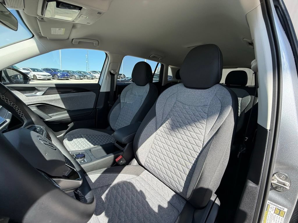Certified 2025 Volkswagen Tiguan S FWD image 13