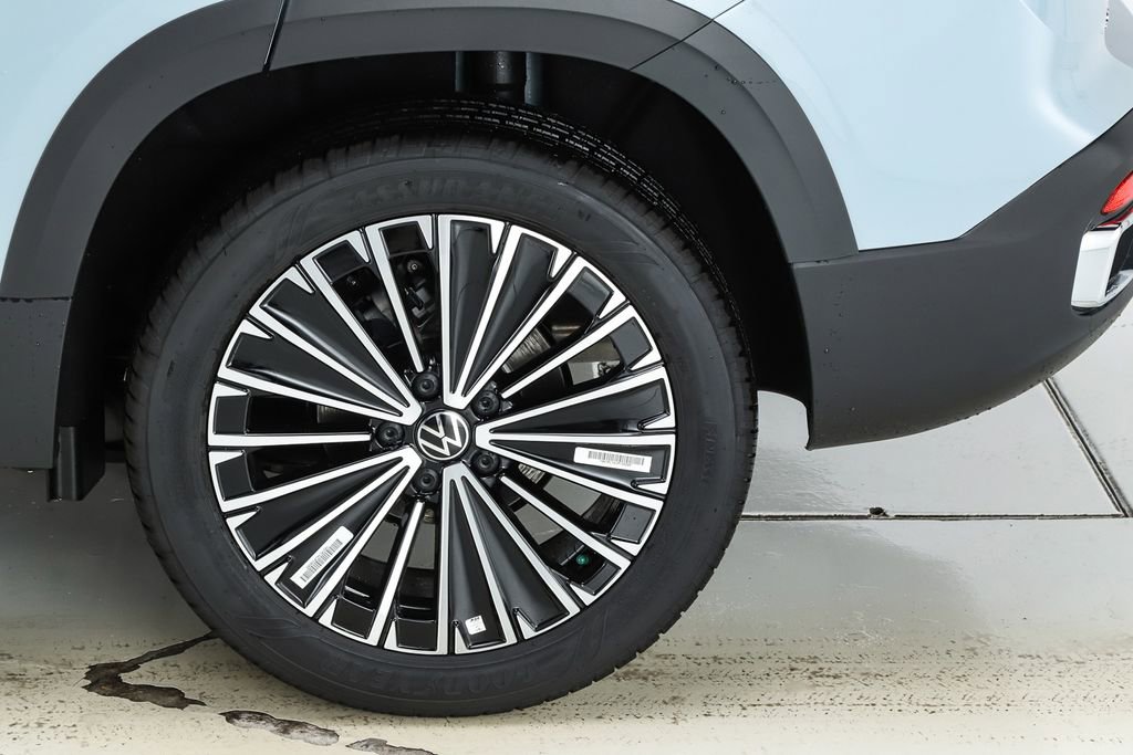 New 2026 Volkswagen Taos SE FWD image 6