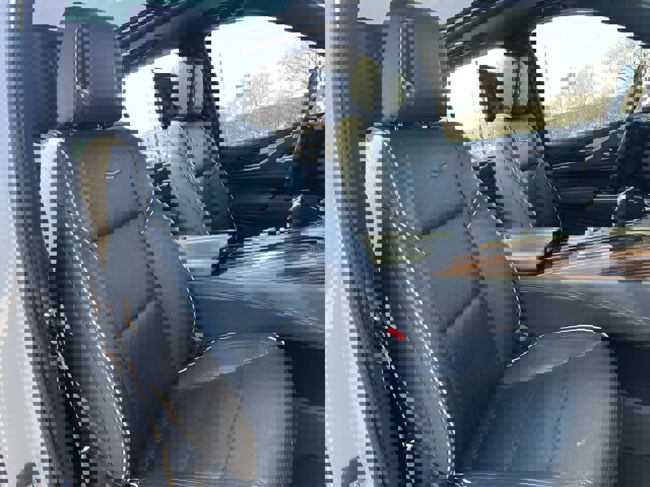 Used 2021 Cadillac Escalade ESV Premium Luxury w/ Performance Package image 14