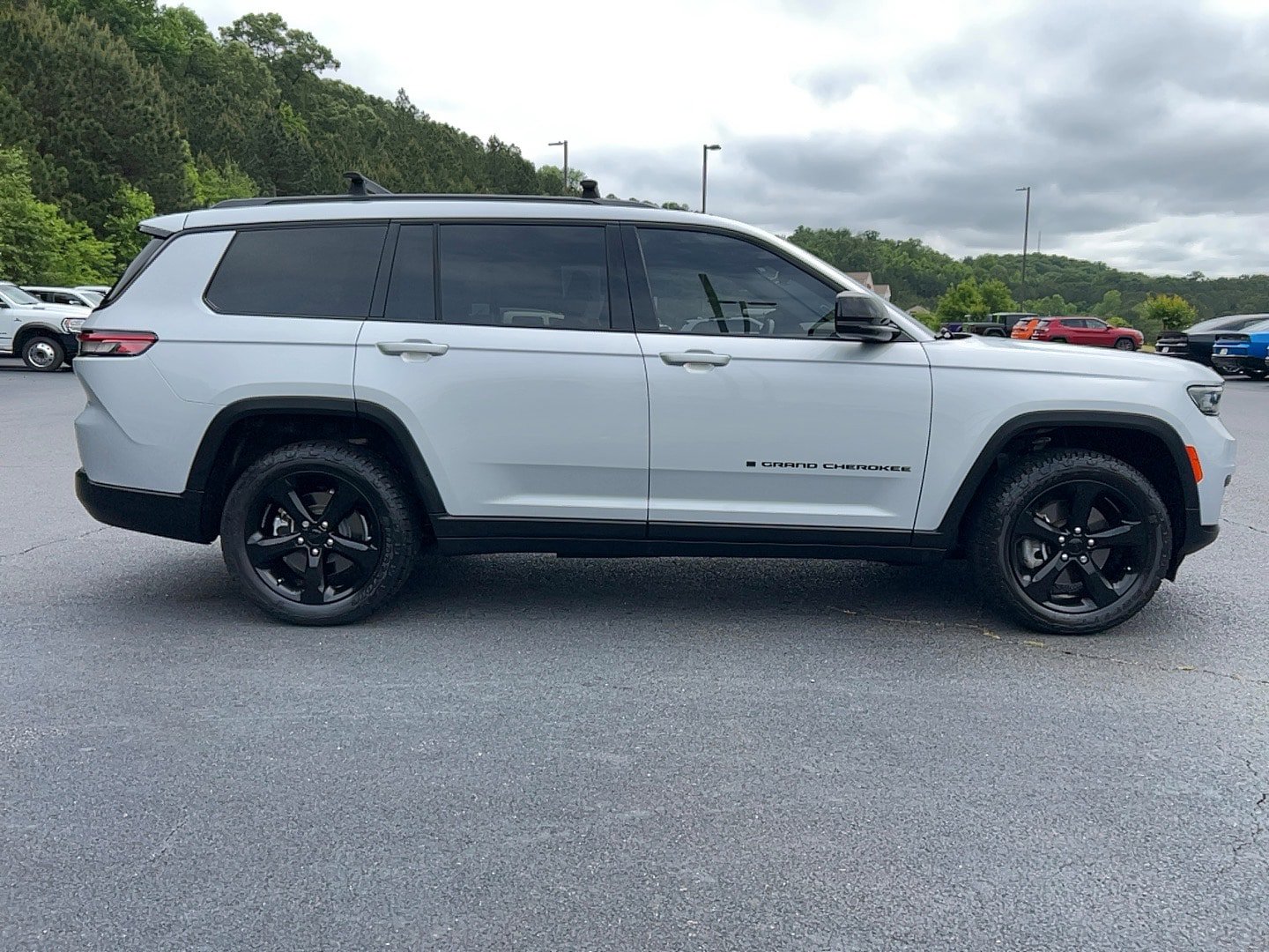 Used 2021 Jeep Grand Cherokee L Laredo AWD/4WD image 4
