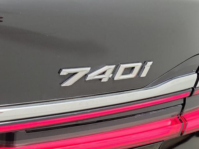 Used 2021 BMW 740i RWD image 9