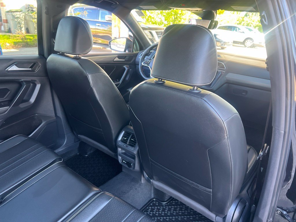 Used 2024 Volkswagen Tiguan SE R-Line w/ MDO Package, Two-Row AWD/4WD image 17