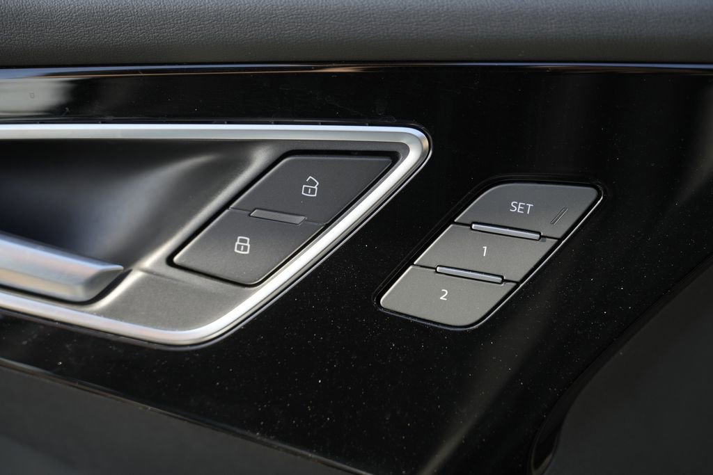 Used 2024 Audi Q4 e-tron Premium Plus w/ Premium Plus image 23