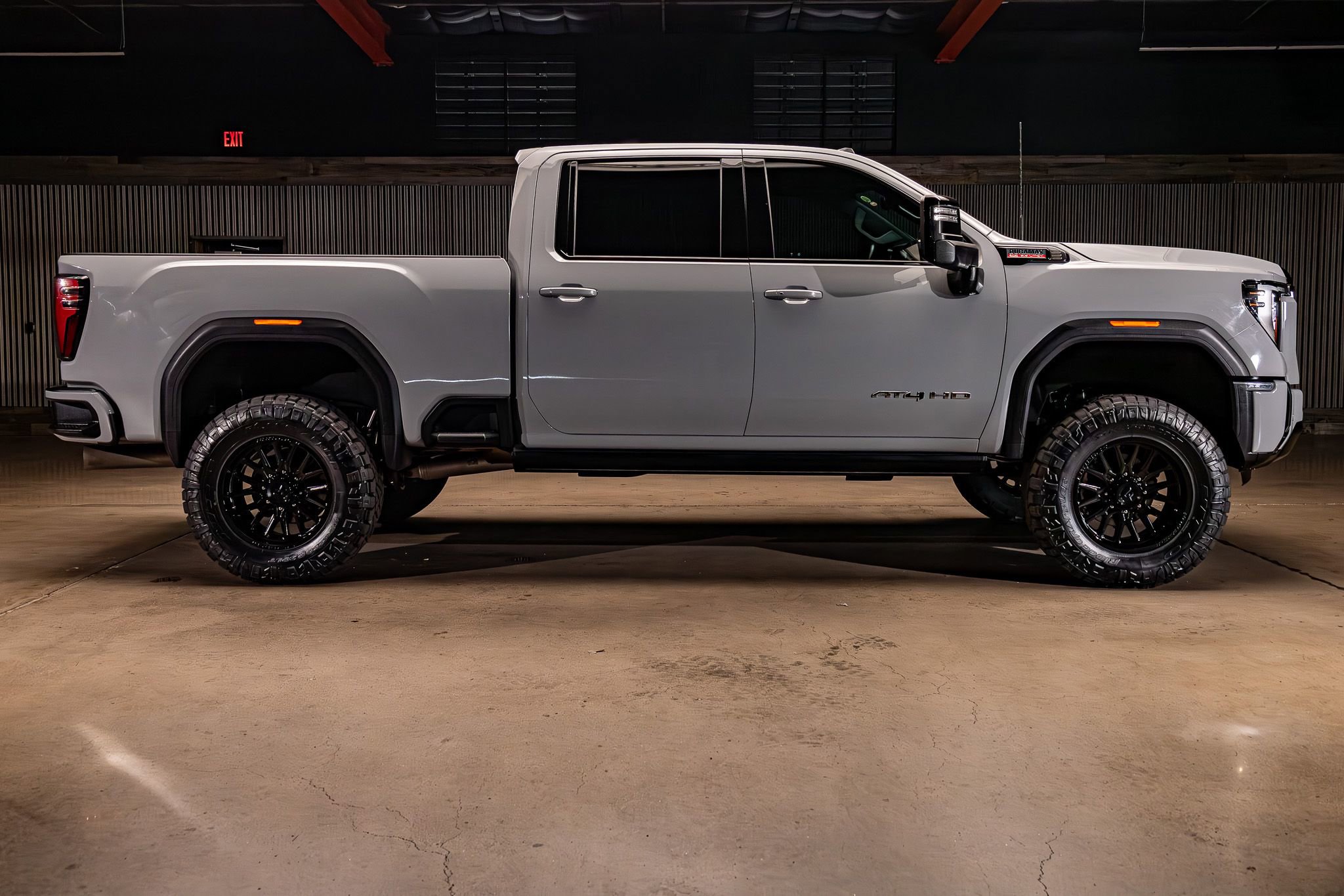 Used 2024 GMC Sierra 2500 AT4 w/ AT4 Premium Plus Package AWD/4WD image 11