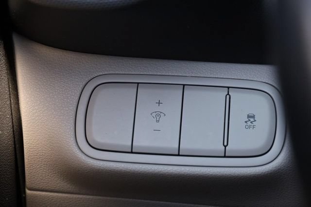 Used 2025 Hyundai Venue SEL FWD image 22
