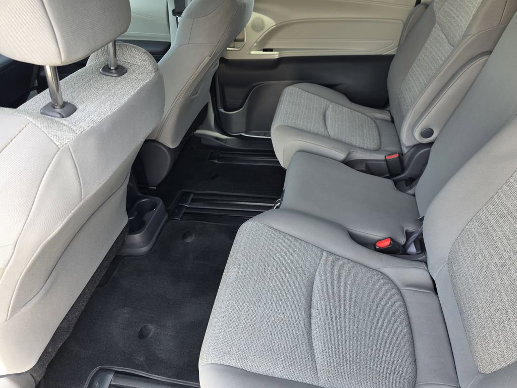 Used 2021 Toyota Sienna LE image 19