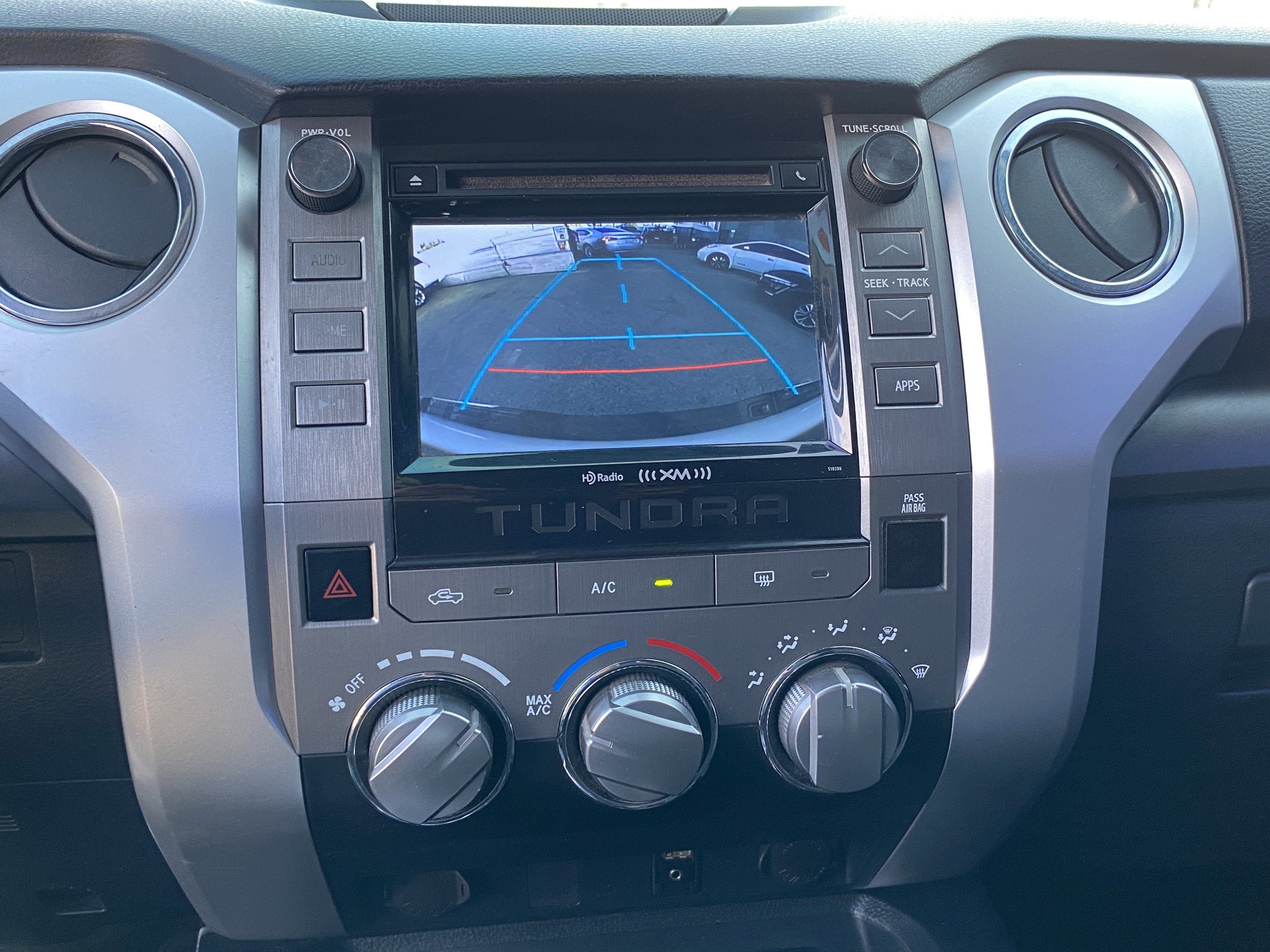 Used 2018 Toyota Tundra SR5 w/ SR5 Upgrade Package image 11