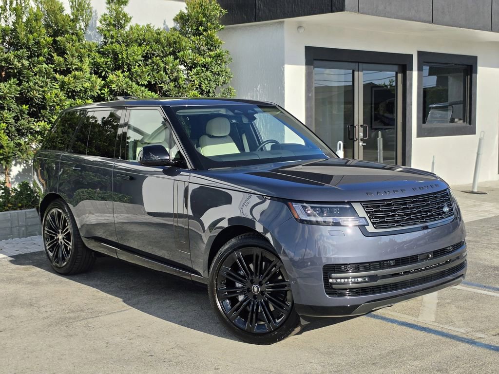 Used 2025 Land Rover Range Rover SE AWD/4WD image 2