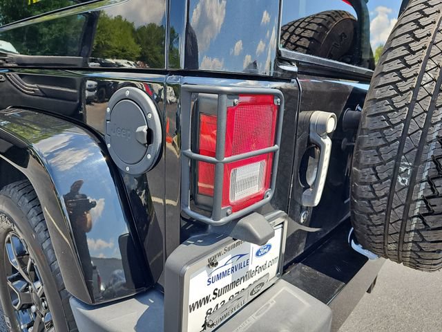 Used 2018 Jeep Wrangler Sahara AWD/4WD image 32
