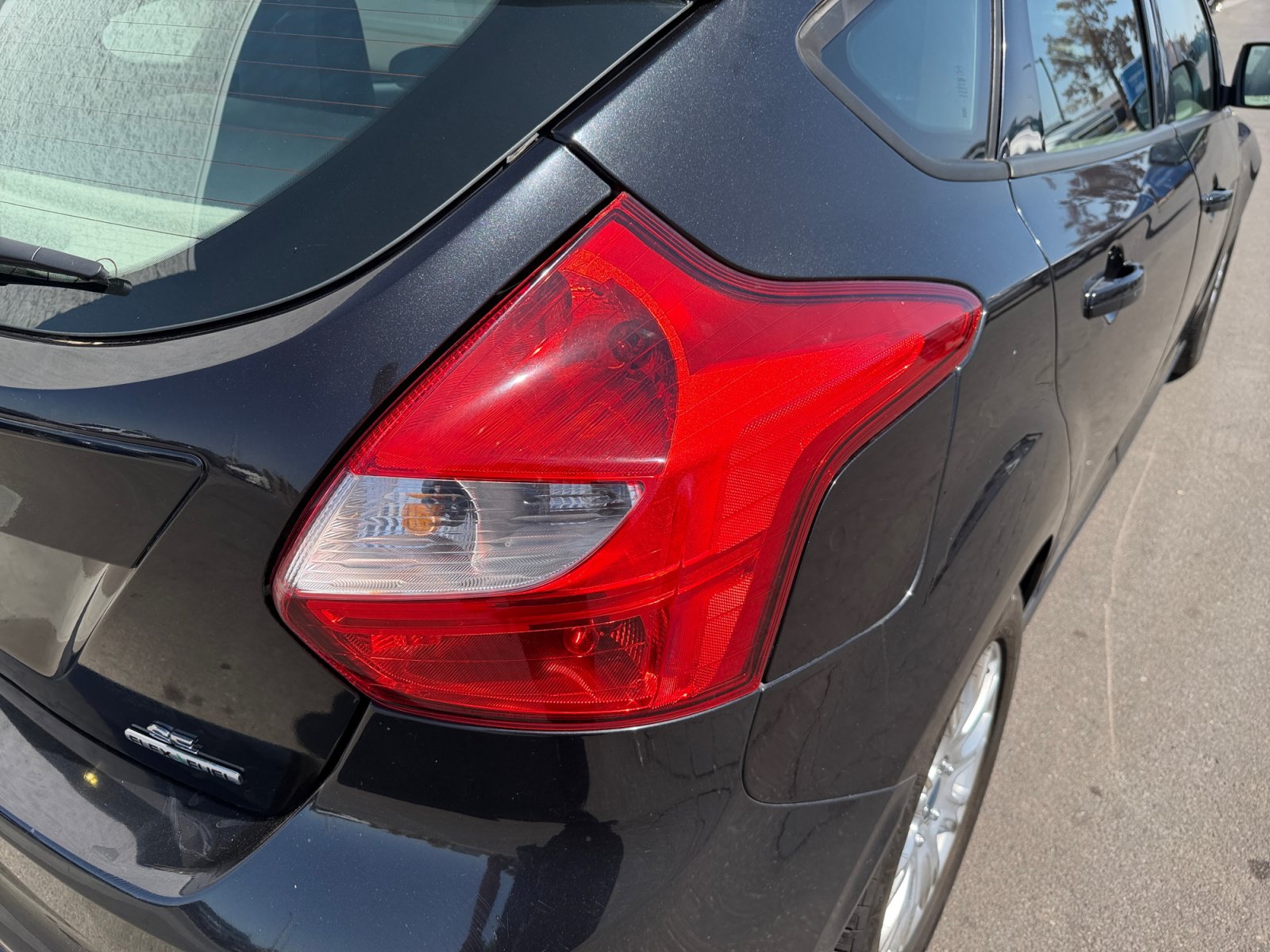 Used 2012 Ford Focus SE FWD image 29