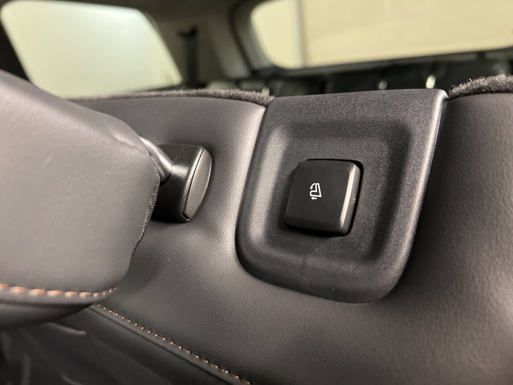 Used 2026 Lincoln Aviator AWD image 32